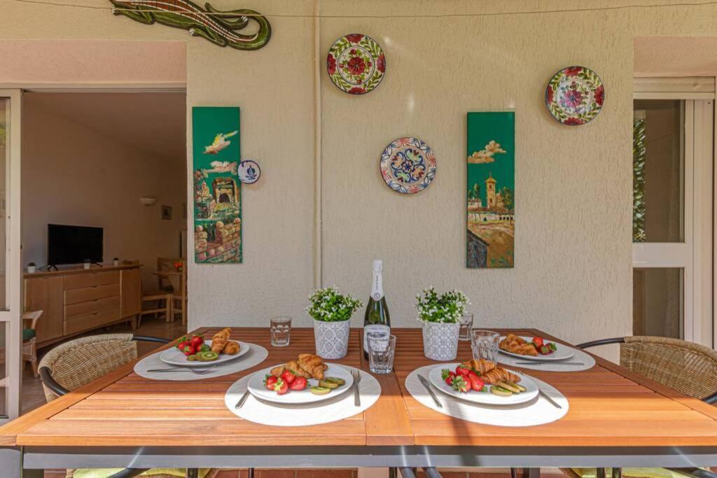 797 Holiday Rentals- Precioso Piso Con Vistas Al Jardin En Benalbeach Benalmadena Bagian luar foto
