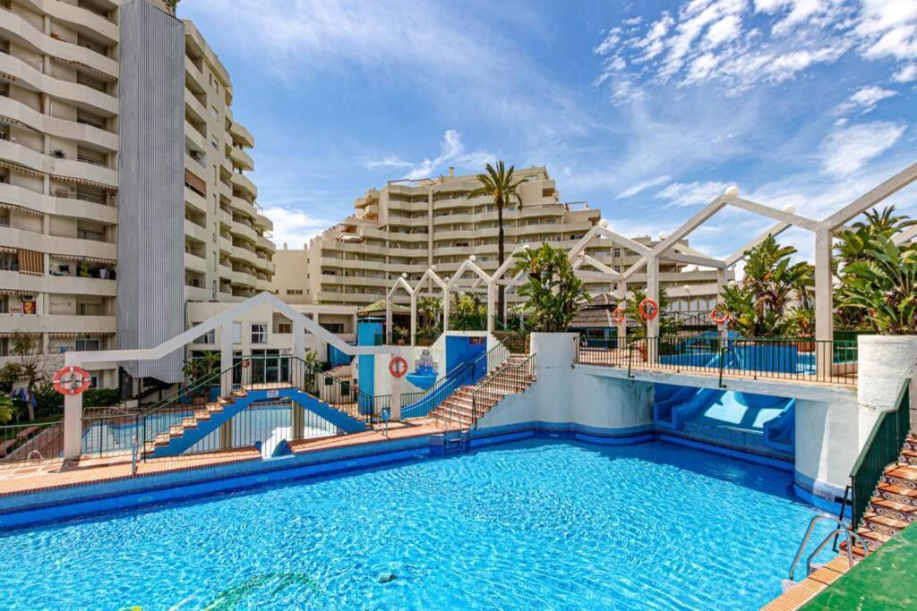 797 Holiday Rentals- Precioso Piso Con Vistas Al Jardin En Benalbeach Benalmadena Bagian luar foto