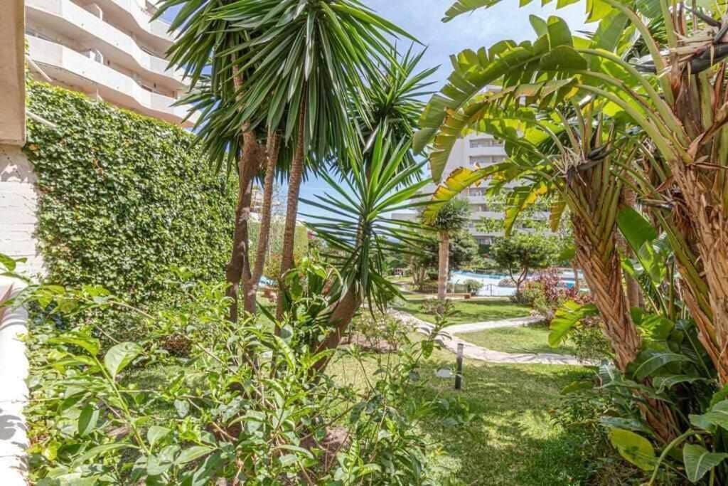 797 Holiday Rentals- Precioso Piso Con Vistas Al Jardin En Benalbeach Benalmadena Bagian luar foto