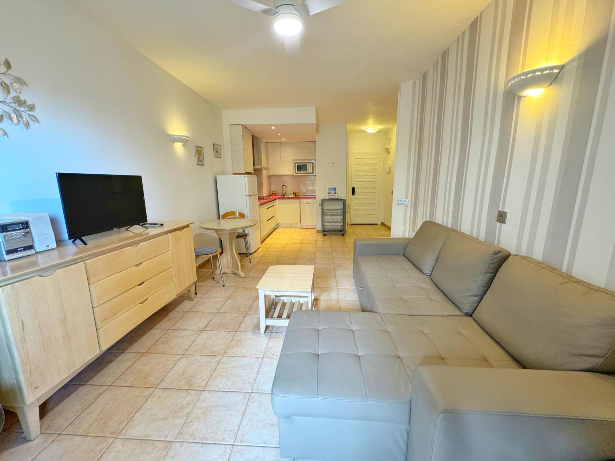 797 Holiday Rentals- Precioso Piso Con Vistas Al Jardin En Benalbeach Benalmadena Bagian luar foto