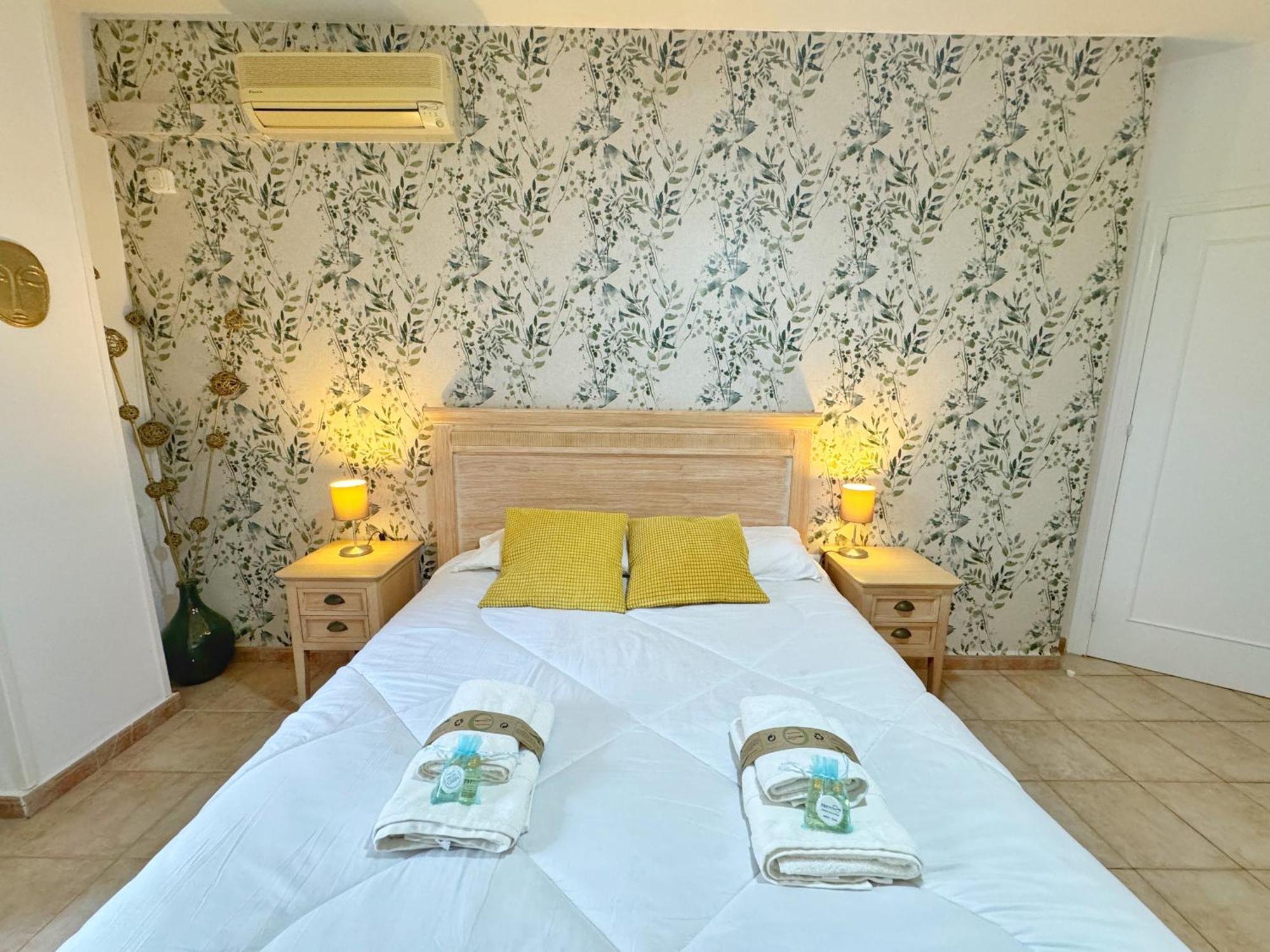 797 Holiday Rentals- Precioso Piso Con Vistas Al Jardin En Benalbeach Benalmadena Bagian luar foto